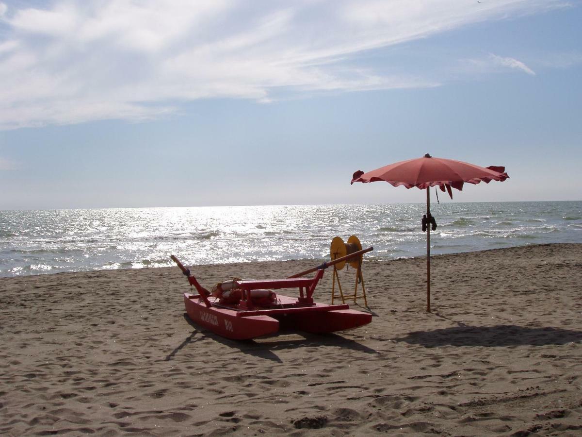 Fregene Summer Beach Fregenae Buitenkant foto